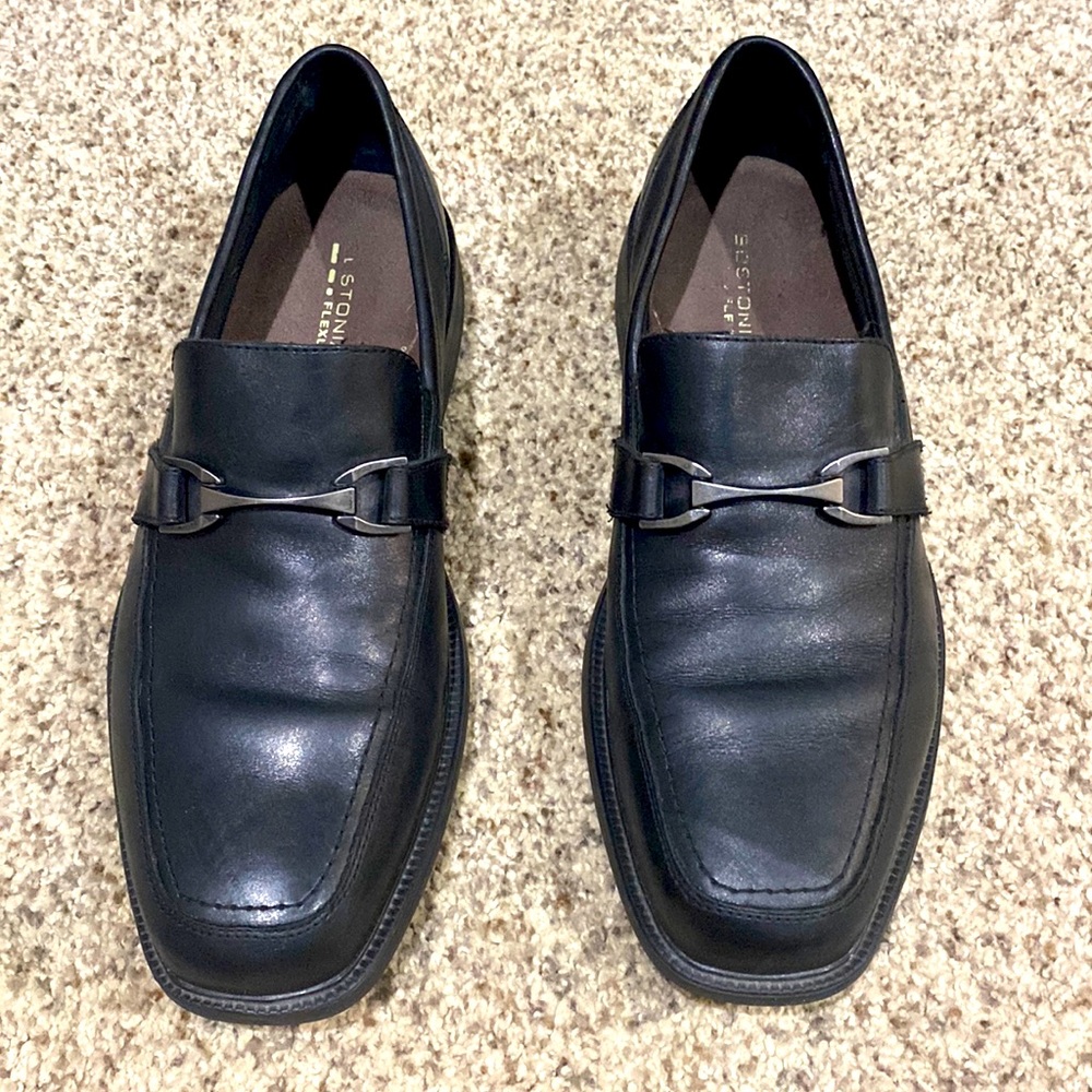 Black Bostonian Flexlite dress shoes